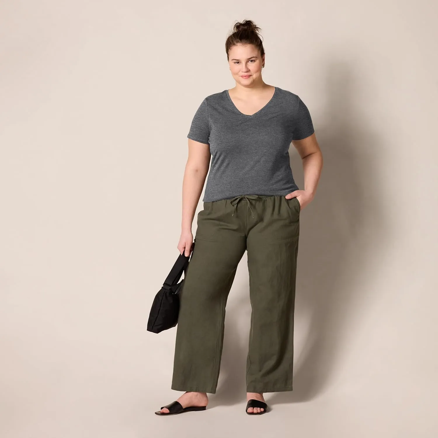 Amazon Essentials Women's Classic-Fit Short-Sleeve V-Neck T-Shirt, Multipacks