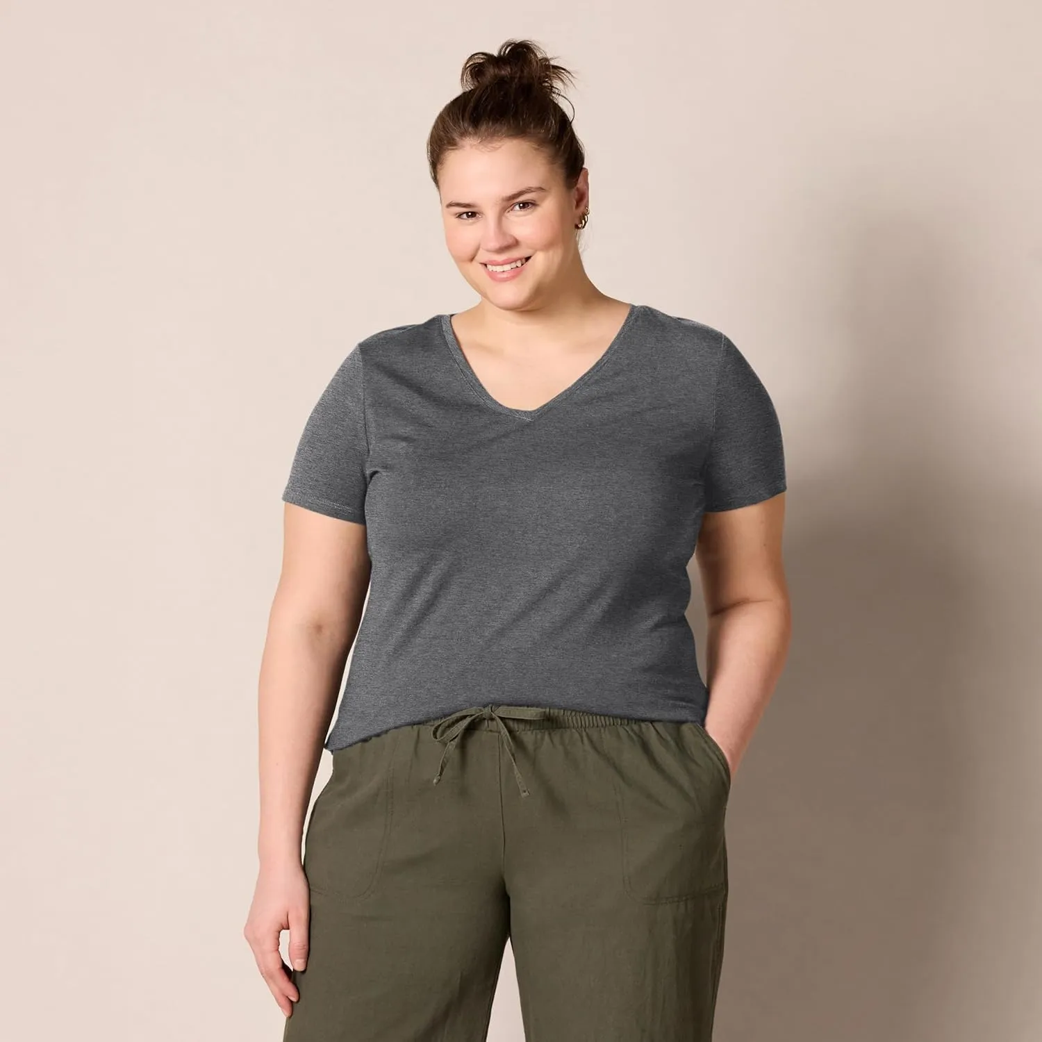 Amazon Essentials Women's Classic-Fit Short-Sleeve V-Neck T-Shirt, Multipacks