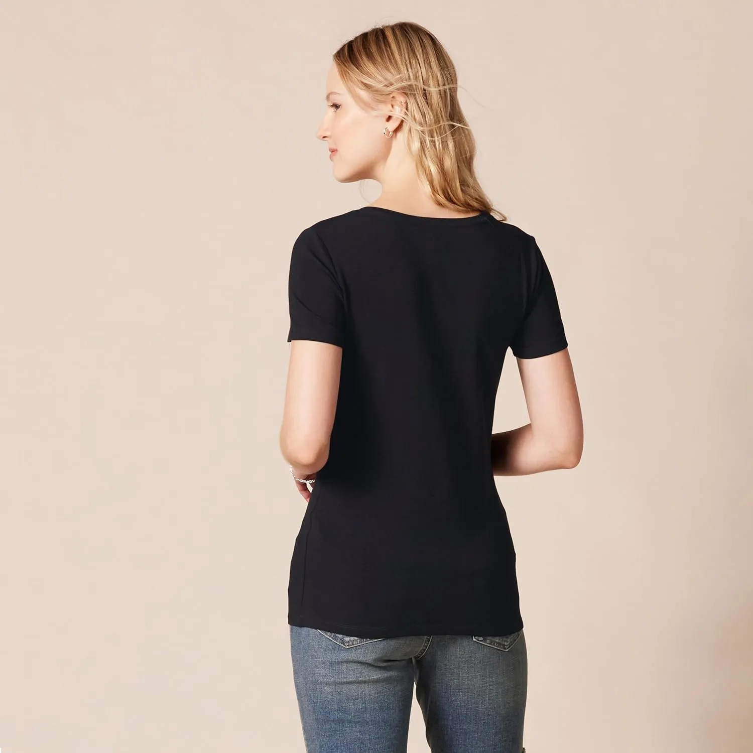 Amazon Essentials Women's Plus Size Short-Sleeve V-Neck T-Shirt, Multipacks