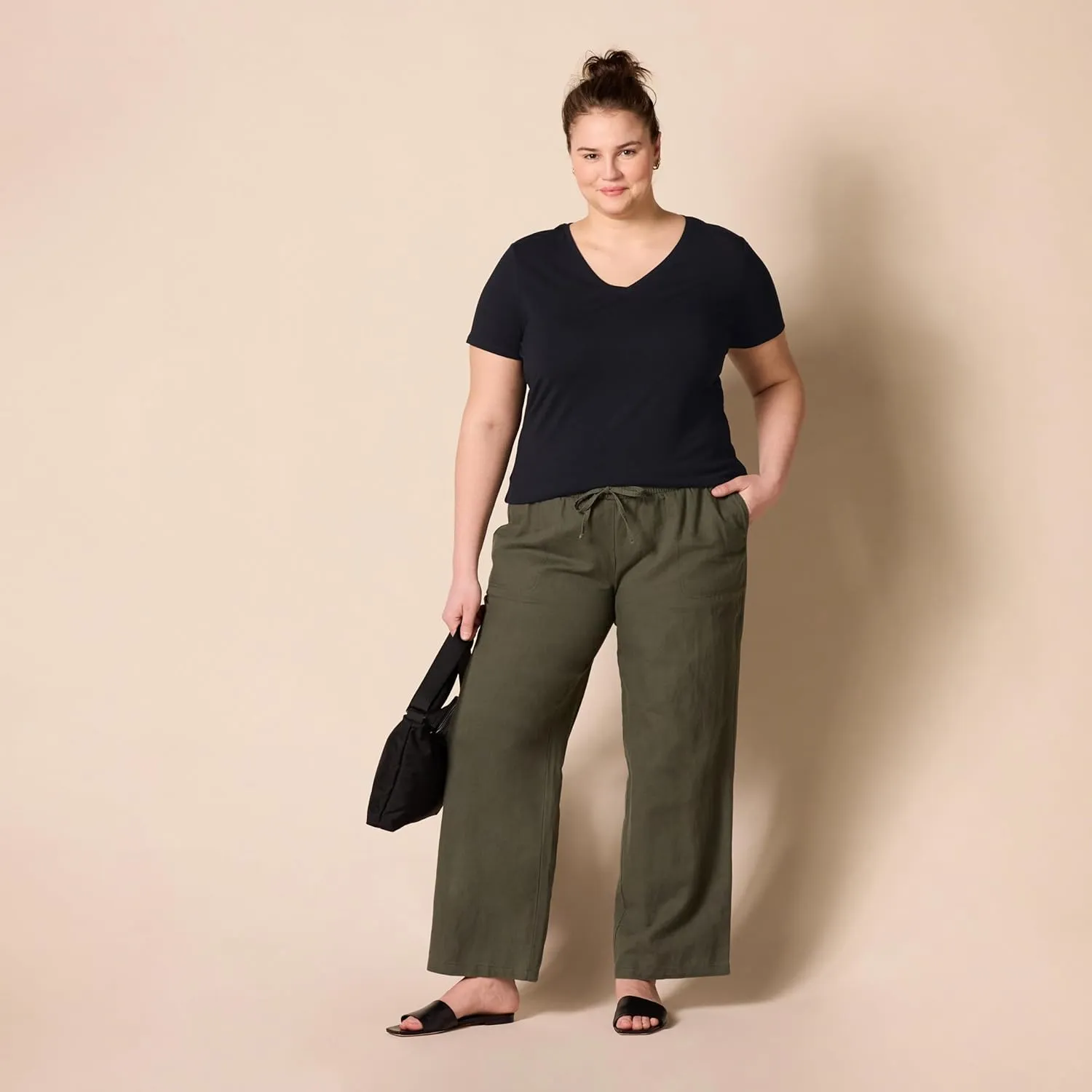 Amazon Essentials Women's Plus Size Short-Sleeve V-Neck T-Shirt, Multipacks